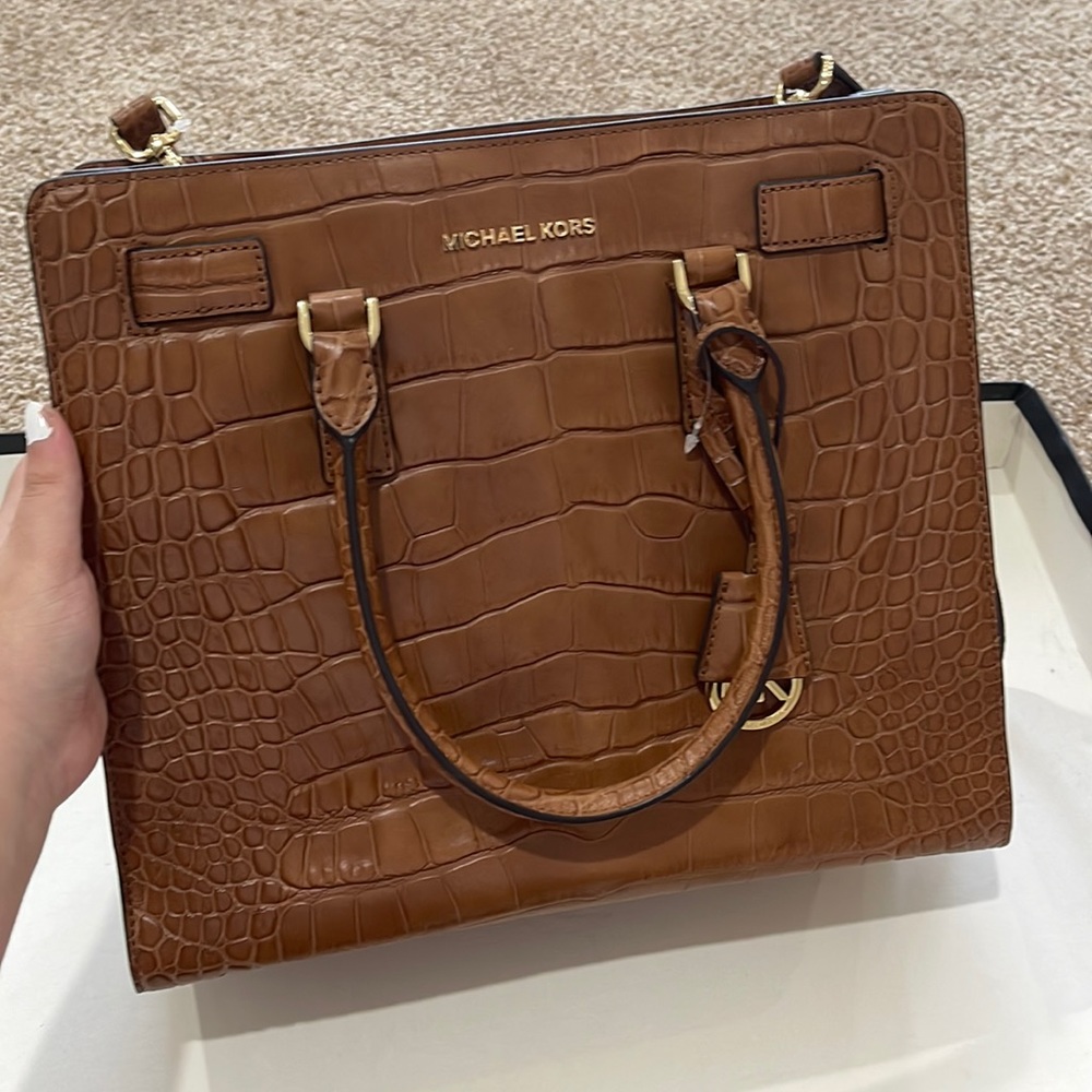 BRAND NEW WITH TAGS! MICHAEL KORS DILLON WALNUT BAG